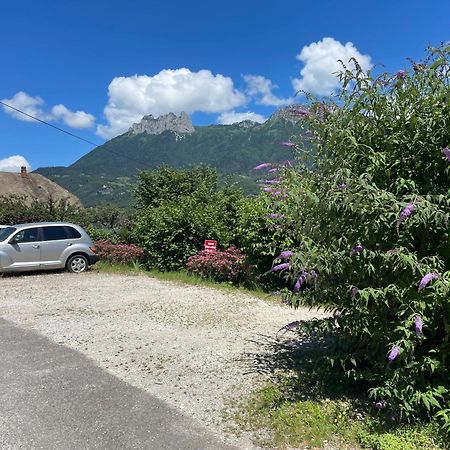 דוסאר Rare 2 Bedroom With Private Beach On Lake Annecy מראה חיצוני תמונה